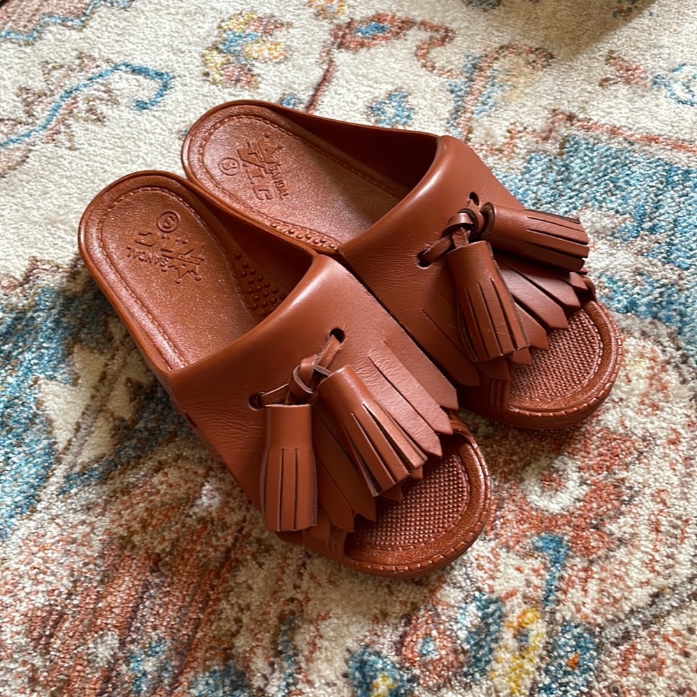 BENCH Bensan-D Tassle PBC room shoes SZ Small Light Brown NIB